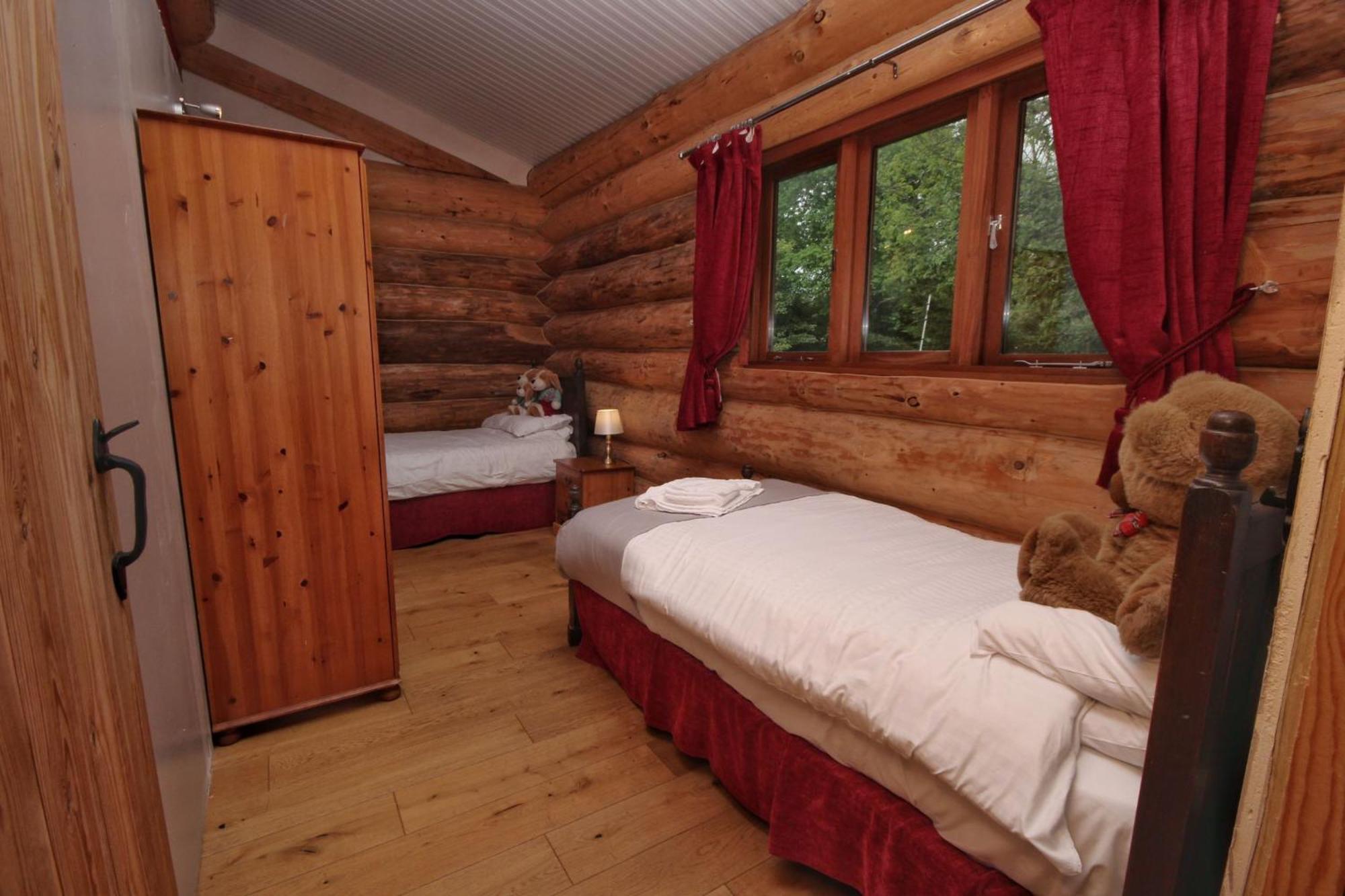 Log Cabin, Easter Hall Park Petrockstow Exterior photo